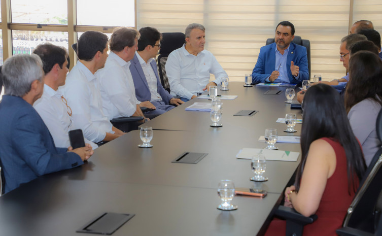 Governador cobra tarifa social da BRK e diz que medida pode reduzir conta de água para mais de 400 mil tocantinenses