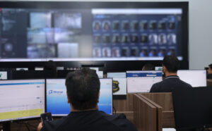 Homem procurado pela Justiça é identificado por reconhecimento facial e preso no CarnaPraça, em Palmas