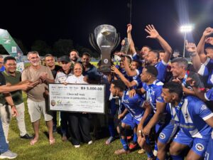 Com recursos assegurados por emenda parlamentar, Amélio Cayres entrega iluminação do Estádio JK em Esperantina