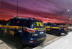 Motorista alcoolizado derruba três postes em Araguaína, tenta fugir a pé e é detido