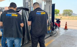 Após disparada nos preços dos combustíveis, Procon notifica 126 postos no Tocantins e autua dois em Palmas
