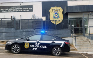 Sobrinha é indiciada por furtar cartão e gastar dinheiro do tio idoso em compras e saques; pena pode chegar a 8 anos