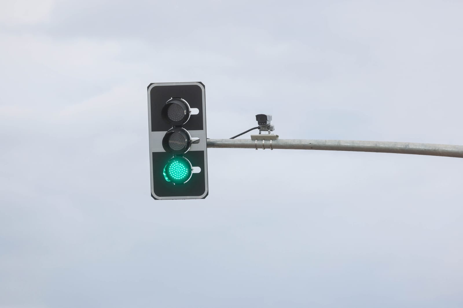 Prefeitura de Palmas instala 67 câmeras para ajustar tempo dos semáforos conforme o fluxo de veículos