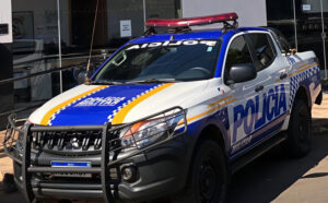 Briga de casal termina com homem preso por tráfico após polícia encontrar droga e arma falsa em quarto no interior do TO