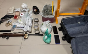 Polícia apreende laboratório de drogas com prensa hidráulica e arsenal oculto em casa na região sul de Palmas