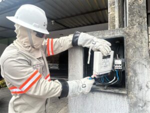 Energia desviada por “gatos” no TO seria suficiente para abastecer uma cidade inteira, aponta a Energisa