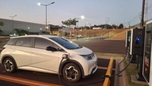 MP avalia preparo do Corpo de Bombeiros do TO para incêndios em carros elétricos após aumento da frota