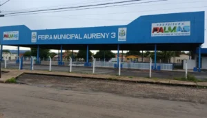 Após negociação com comerciantes, prefeitura transfere feirantes do Aureny I para a Feira do Aureny III