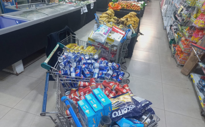 Procon apreende mais de 800 produtos vencidos em supermercado de Palmas após denúncia de clientes