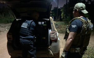 Suspeitos de matar homem com tiros e pauladas após discussão por garrafa de uísque são presos em operação no TO