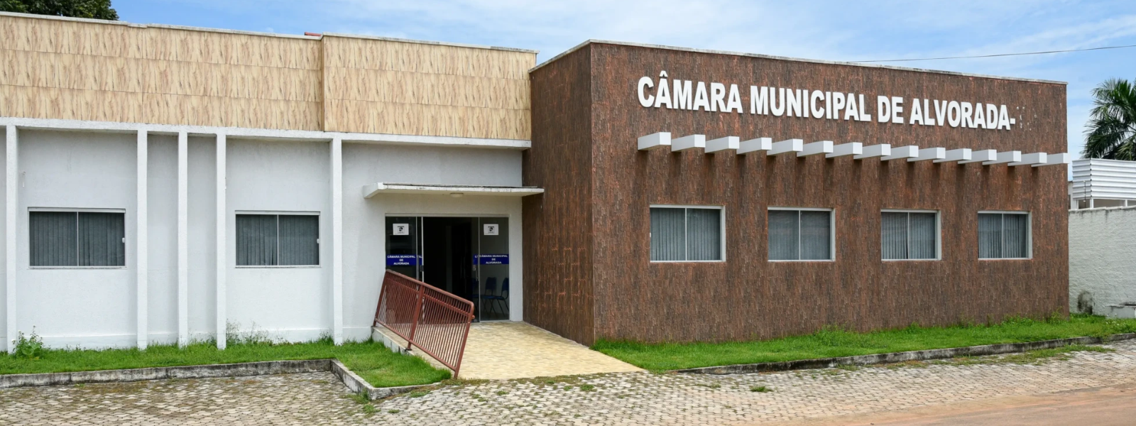 Com apenas um servidor efetivo, Câmara de Alvorada terá que planejar concurso após decisão da Justiça