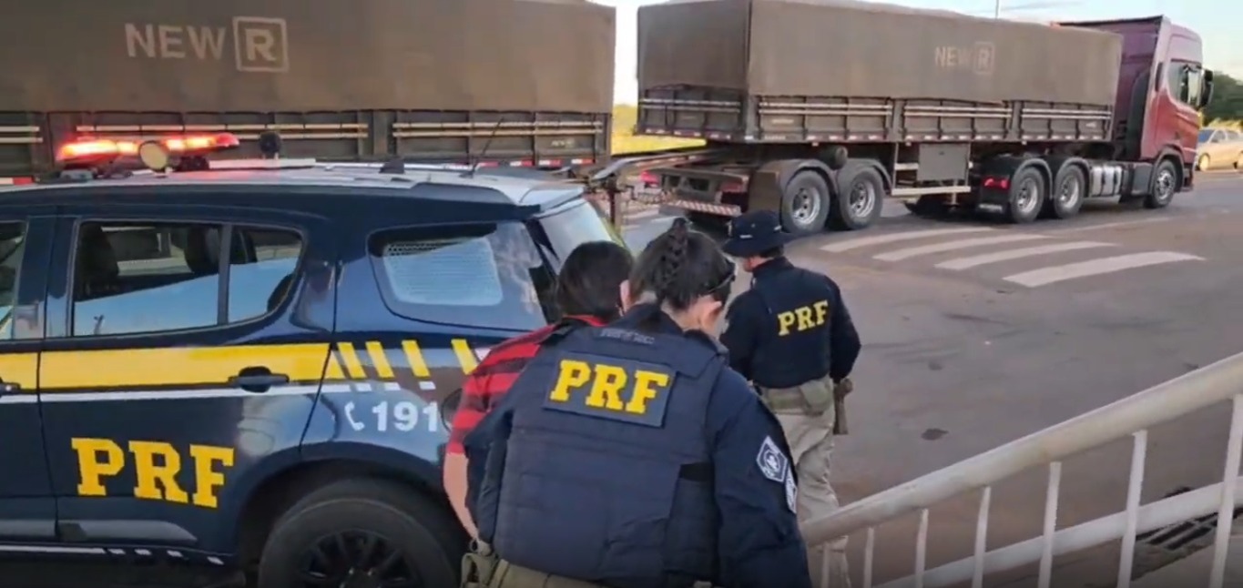 Mulher procurada por organização criminosa é presa em caminhão durante fiscalização de rotina no norte do TO