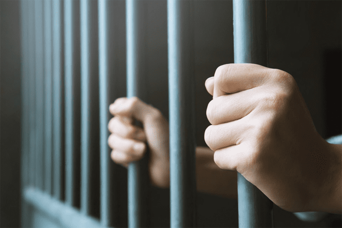Homem é condenado a 13 anos por matar idoso e queimar corpo em fogueira após briga por imóvel no TO