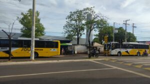 Prefeitura de Palmas disponibiliza ônibus para atender público da Feira do Aureny I transferida para o Aureny III