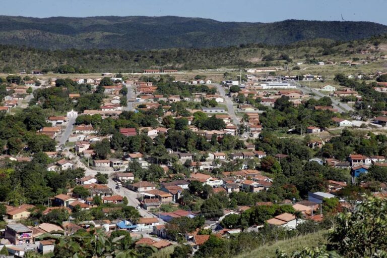 Com salários de até R$ 4,8 mil, Prefeitura de Arraias abre inscrições para concurso com 35 vagas imediatas