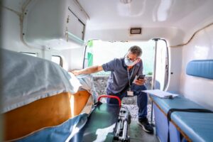 TCE aponta jornadas médicas de até 96 horas e série de irregularidades em hospital de Araguacema