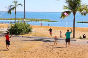 Festival de Pipas na Praia da Graciosa une diversão e orientação para evitar acidentes e interrupções de energia