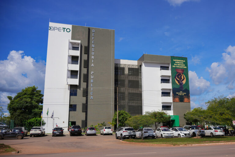 Servidora do TO ganha na Justiça redução da jornada de trabalho sem perder salário para cuidar do filho com esquizofrenia