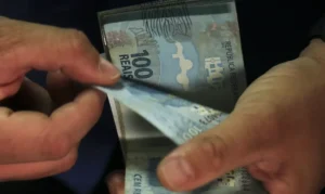 Trabalhador informal com contas em dia pode ter crédito de até R$ 15 mil pelo Desenrola; governo alerta para golpes