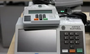 Eleições de 2026 têm quase 30% menos pedidos de candidatura que em 2022; TSE registra 20,5 mil