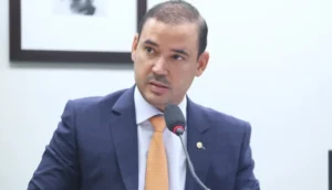 Vicentinho Júnior é citado pelo UOL entre deputados investigados na Operação Overclean; entenda o caso