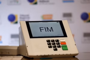 Eleitor que estiver fora da cidade nas eleições pode pedir para votar em outro local até dia 20 deste mês