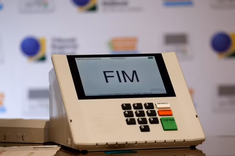 Eleitor que estiver fora da cidade nas eleições pode pedir para votar em outro local até dia 20 deste mês