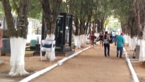 Enxurradas abrem crateras e danificam túmulos em cemitério de Colinas; MP cobra obras da prefeitura
