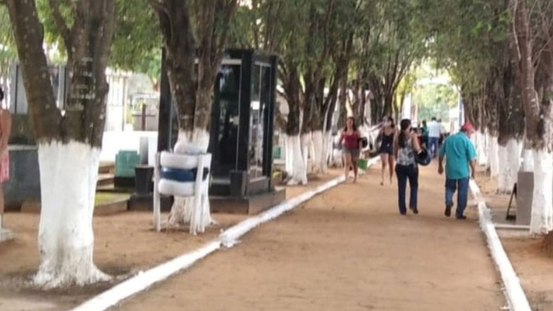 JusTocantins | O seu canal diário de Notícias Enxurradas abrem crateras e danificam túmulos em cemitério de Colinas; MP cobra obras da prefeitura