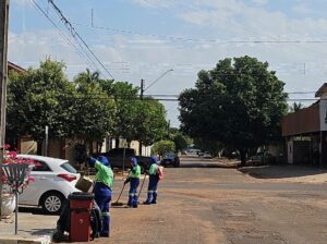 Calor intenso faz Prefeitura de Palmas reduzir jornada de trabalhadores da limpeza urbana para 6 horas