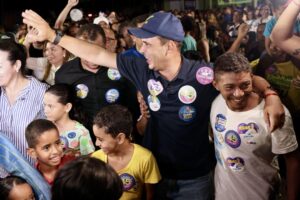 Vicentinho Júnior promete, no Dia das Crianças, a expansão da equoterapia, com 20 novos centros, e das escolas de tempo integral